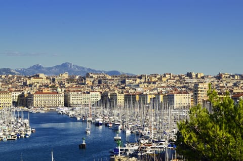Deluxe Room, 1 Queen Bed, Harbor View | In-room safe, desk, blackout drapes, soundproofing
