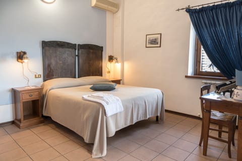 Business Triple Room, Garden View | 1 bedroom, hypo-allergenic bedding, individually decorated