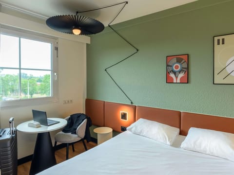 Standard Room, 1 Double Bed | Desk, blackout drapes, iron/ironing board, free WiFi