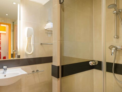 Desk, blackout drapes, iron/ironing board, free WiFi