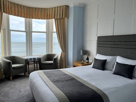 Premier Double Room, Ensuite, Sea View (and Bay Window) | Free WiFi