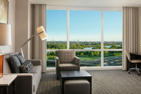 Premium bedding, in-room safe, desk, laptop workspace