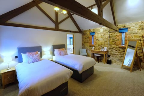 Deluxe Twin Room, Ensuite, Garden View | 1 bedroom, soundproofing, iron/ironing board, free WiFi