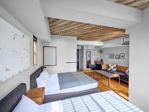 Deluxe Twin Room, Non Smoking | WiFi (free), bed sheets