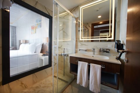 Shower, free toiletries, hair dryer, slippers