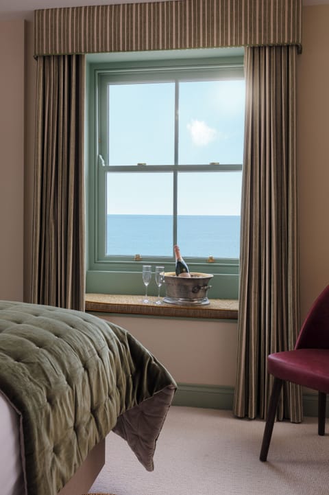 Signature Double Room | Desk, iron/ironing board, free WiFi, bed sheets