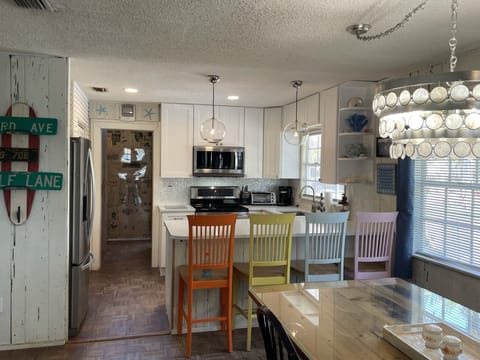 Stunning Coastal Kitchen!