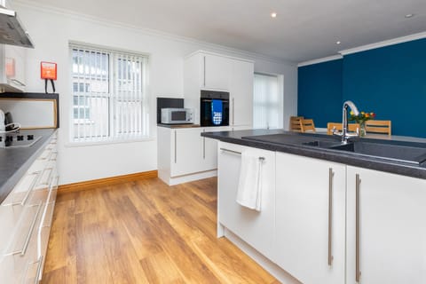 Standard Double Room | Private kitchen | Shared fridge, stovetop