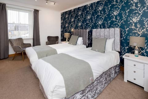 Twin Room | Egyptian cotton sheets, premium bedding, desk, iron/ironing board