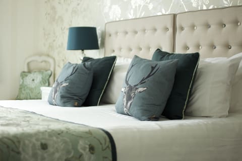 Superior Room, 1 King Bed | Desk, iron/ironing board, free WiFi, bed sheets