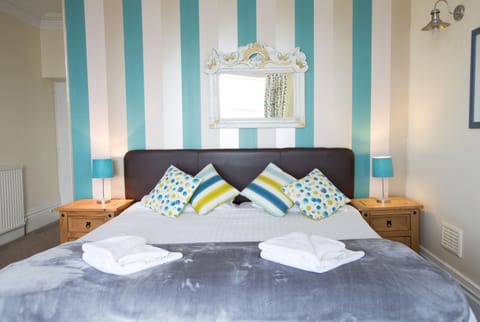 Double Room, 1 Double Bed | Iron/ironing board, free WiFi, bed sheets