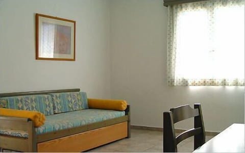 Suite, 1 Bedroom | Living area