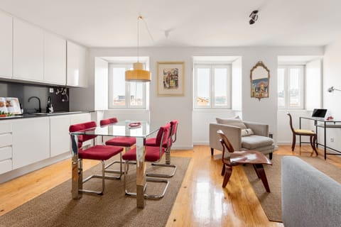 Stylish & bright lounge with open kitchen | amazing view of the City and Castle