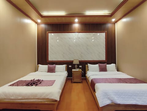 Family Room | Desk, free WiFi, bed sheets