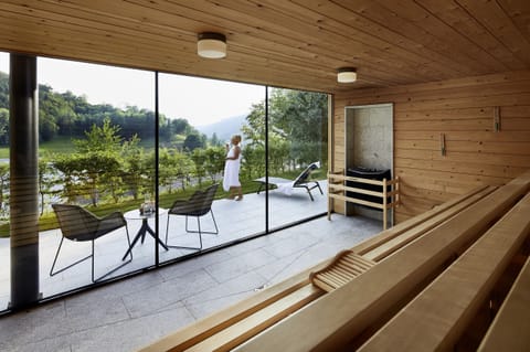 Couples treatment rooms, sauna, steam room, body treatments