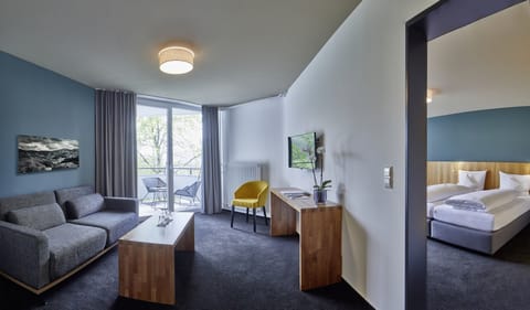 Panoramic Suite | In-room safe, desk, cribs/infant beds, bed sheets