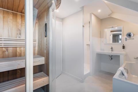 Panoramic Suite, Sea View | Bathroom | Free toiletries, hair dryer, towels