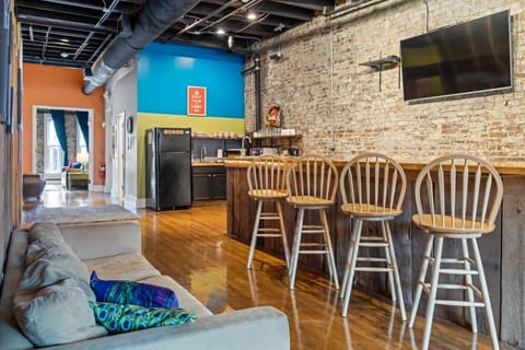 Welcome to Broadway Suites 1