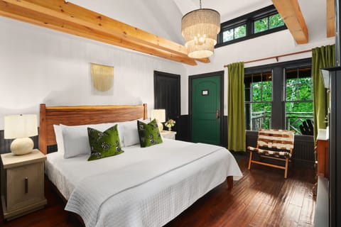 Room, Ensuite (Deluxe East Lodge Room) | Premium bedding, bed sheets