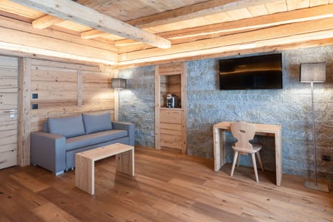 Alpenchic DELUX Double Room | In-room safe, desk, laptop workspace, blackout drapes