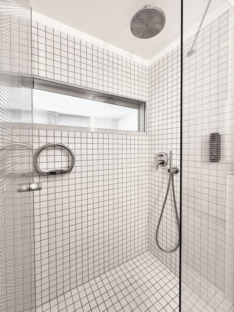 Comfort Double Room | Bathroom | Shower, towels