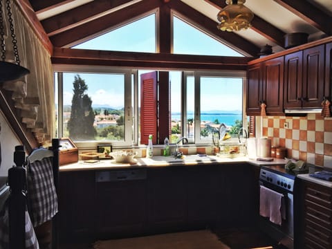 Loft, 2 Bedrooms | Private kitchen | Fridge, stovetop, cookware/dishes/utensils