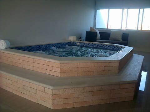 Jetted tub
