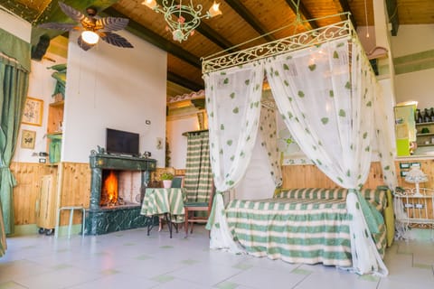 Studio | Desk, iron/ironing board, free WiFi, bed sheets