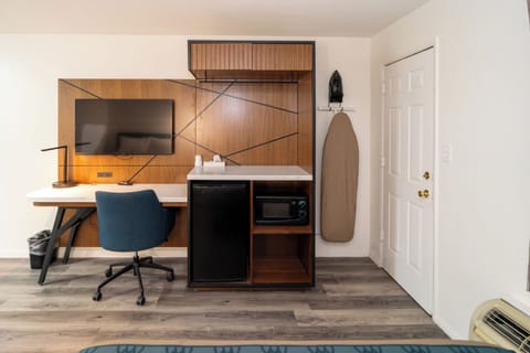 Desk, iron/ironing board, free WiFi, bed sheets