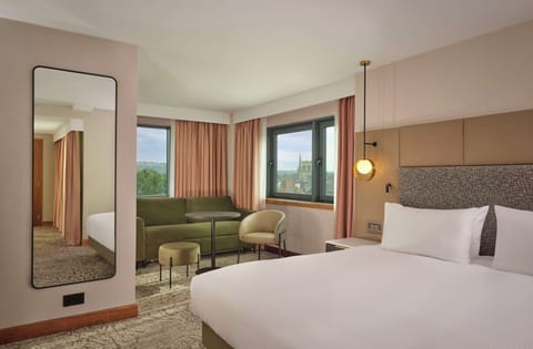 Deluxe Room, 1 King Bed | Living area | 55-inch flat-screen TV with satellite channels, pay movies