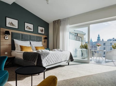 Minibar, in-room safe, desk, soundproofing