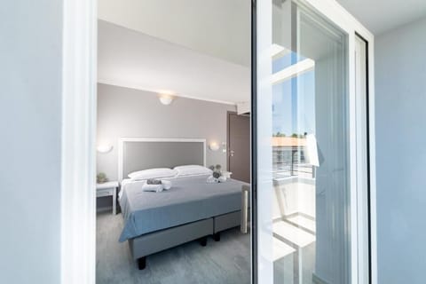 Minibar, in-room safe, individually decorated, desk