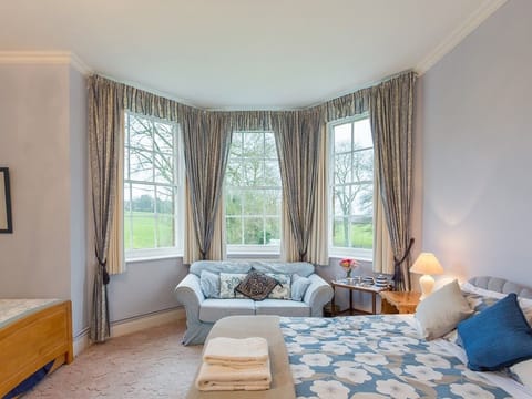 Double Room, Ensuite, Garden View (blue room)