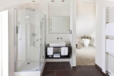 Shower, free toiletries, hair dryer, towels