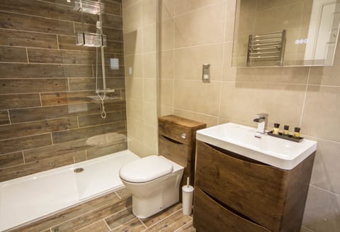 Egyptian cotton sheets, premium bedding, pillowtop beds, free WiFi