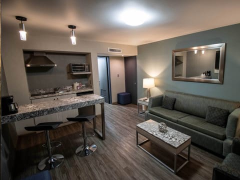 Deluxe Suite, 2 Double Beds | Living area