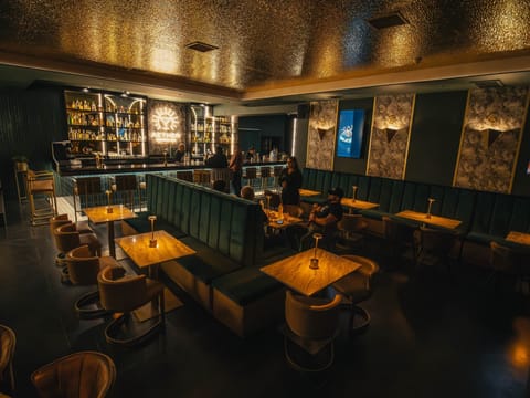 Cocktail bar