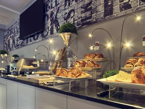 Breakfast, lunch, dinner served; international cuisine