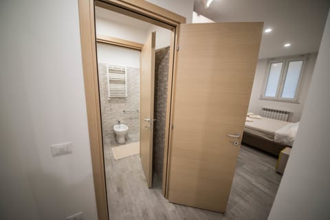 Comfort Triple Room | Bathroom | Shower, bidet