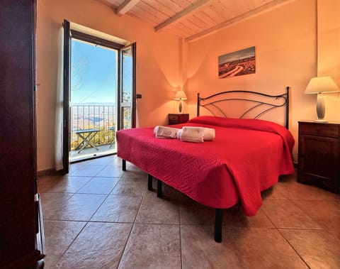 Classic Apartment, 1 Bedroom, Balcony, Mountainside | In-room safe, desk, iron/ironing board, free WiFi