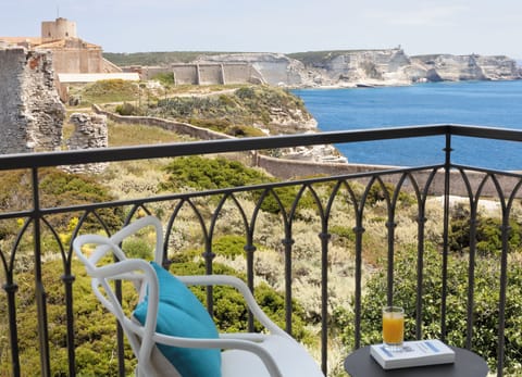 Junior Suite | Premium bedding, in-room safe, individually decorated