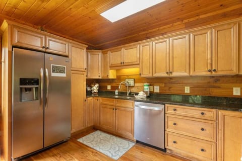 Granite Counters and Stainless Appliances in the Kitchen