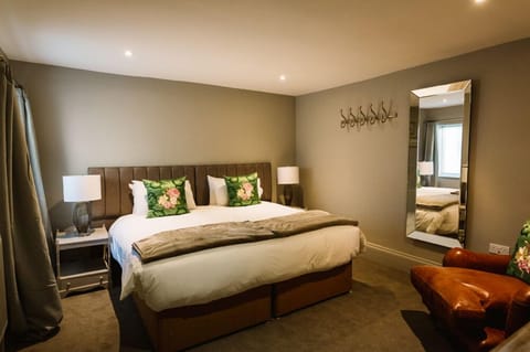Double or Twin Room (The Hare) | Iron/ironing board, free WiFi, bed sheets