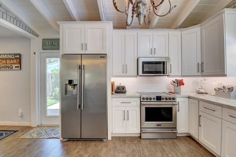 Spacious, bright open kitchen