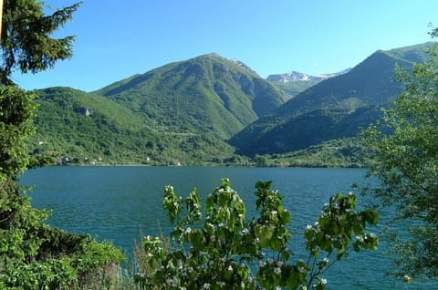 The lake is only 12min walk. Swiming is magical