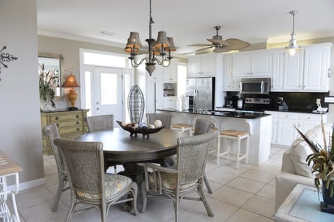 Another view of the open floor plan, kitchen fully equipped with icemaker