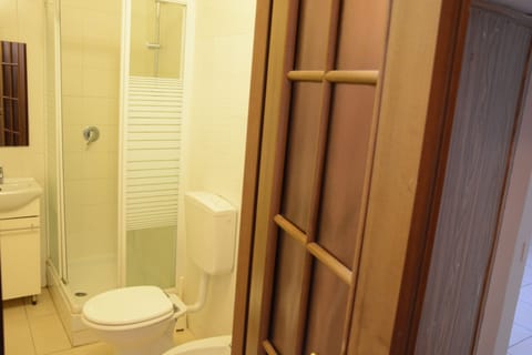 Shower, rainfall showerhead, towels