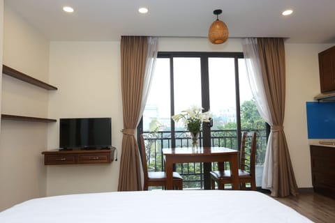 Apartment, Balcony | Desk, soundproofing, iron/ironing board, free WiFi