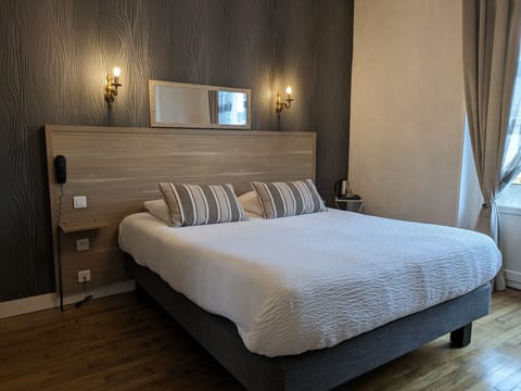 Comfort Double Room | Free WiFi, bed sheets
