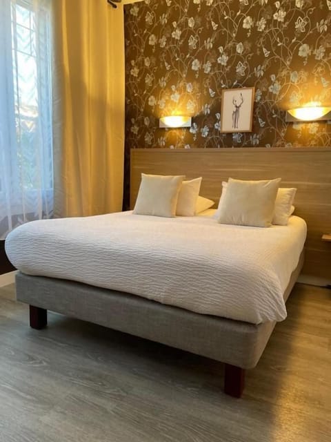 Standard Double Room | Free WiFi, bed sheets